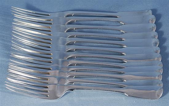 A set of twelve George IV silver fiddle pattern table forks, Length: 202 mm. Weight 25.5oz/808 grms